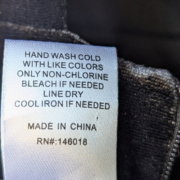 NWT Lost + Wander Genevieve Black Velvet Embroidered Romper Size XS - Picture 13 of 14